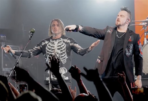 ADAM GONTIER On THREE DAYS GRACE's Two-Singer Arrangement: 'The Fans Deserved To See Something Like This'