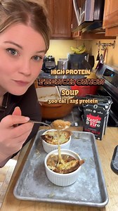 French onion soup but make it ~proteinified~ without losing any of the ooey gooey cheese pull goodness. You see me using @kettleandfire so frequently for a reason. Besides tasting incredible, it adds a protein hit without even trying. We want flavor AND protein and that’s exactly what this French onion soup is giving. Here’s the full recipe: Makes four servings Each serving 300 cal | 23g protein 2# sweet onions thinly sliced 4tsp butter 4 cloves garlic, minced Salt and pepper to taste 2 (16.9oz 