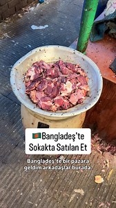 Bangladeş’te sokak pazarı ve kasaplar 🥩 Bangladeş seyahatimi tüm detaylarıyla YouTube kanalımdan takip edebilirsiniz! 🇧🇩 (Y o u t u b e Burak Durgun) | Burak Durgun