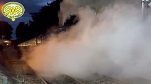 As the light fades, the last At The Races festival train heads out of Cheltenham Racecourse Station for Broadway. We are running trains at weekends until end of March, then our full timetable five days/week from April. http://ow.ly/NxHI50NlEFU | Gloucestershire Warwickshire Railway