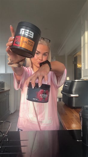 SUMMER CEPEK on Instagram: "15 mins stretches for the splits !!! #splits #splitsprogress #splitstraining #fitness"