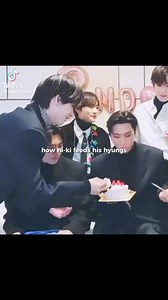 riki’s airplane coming through✈️✈️✈️ | Ni-ki Diary