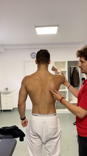 117K views · 2.7K reactions | Shoulder instability 臘‍♂️ #shoulder #stability #balancetraining #chiropractic #muscle #bodybuilding #therapy #ionutbobit #brasov #romania | Ionut Bobit Therapie | Facebook
