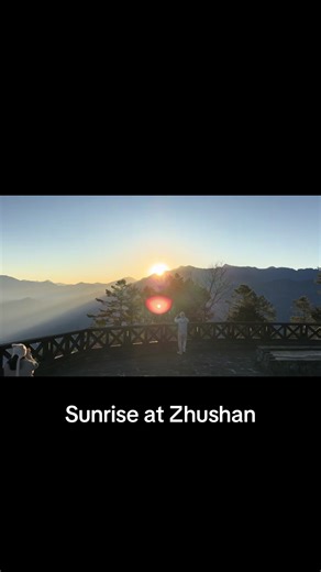 Revisiting Alishan after almost 20 years? My first trip here was in 2007 and this time round my Taiwanese relative planned a road trip here from Taichung. We drove from 9 pm till past 12:30am or so. Attempted to sleep in the car till 4am. Headed to the train station to take the train up to Zhushan to see the sunrise. On hindsight, better to take the bus which was more comfortable than the overcrowded train. Then we slowly hike down back to Alishan Station. The rest of the day was spent at the ca