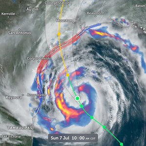 Latest satellite radar view of Tropical Storm #Beryl as it approaches the Texas coast. The National Hurricane Center still expects it to become a hurricane before landfall. | Zoom Earth