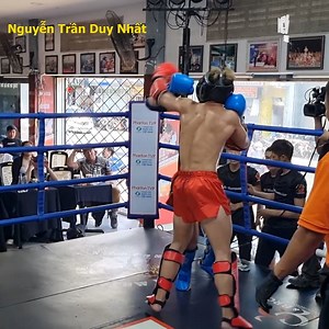 10K views · 203 reactions | Sải tay siêu dài giúp anh Tây chơi áp đảo trước đối thủ thấp hơn --------------- Nguồn: Nguyễn Trần Duy Nhất Bản quyền được bảo vệ và quản lý bởi MCV Network #MCVNetwork #MCVMedia #Netbiz #SpeedCouple #Netlove #MCV #MCVSport #MCVSE #nvv | BLV Anh Quân Sport | Facebook