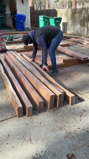 Breaking down walnut slabs for a table top #handmadewood #woodworking #smallbusiness #wood