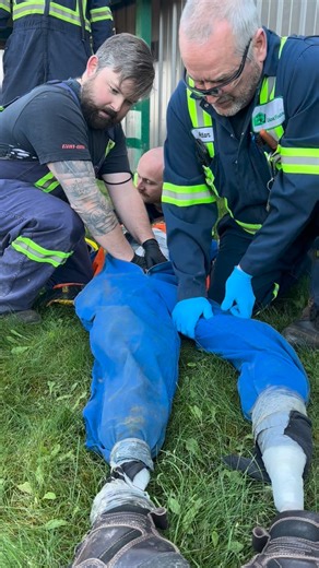 Generic training doesn’t cut it❌ At Delta, we partner with industries like lumber, oil and gas, and manufacturing to build custom emergency response courses that reflect the realities of your worksite. Your team. Your risks. Your training.了️蝹喙️殺 #DeltaTraining #IndustryReady #AdvancedFirstAid #Redcross #YYC #Calgary #Calgarycourse #Firstaid #professionalresponder #lumber | Delta Emergency Support Training | Facebook