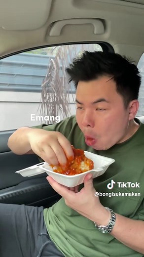 Ayam Kocak: Keberanian Jualan Fried Chicken