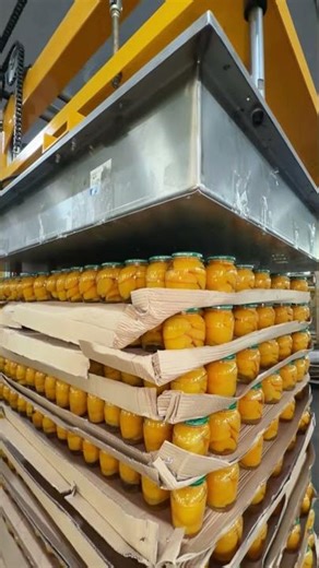 The process of stacking cans with magnet- Good tools and machinery make work easy