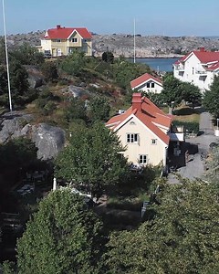 54K views · 1.1K reactions | We could do with a summer day in the Gothenburg archipelago right about now, how about you?  A stunning world of unique islands, less than an hour away from the city, all accessible by public transport. | Göteborg/Gothenburg: The Official Guide | Facebook