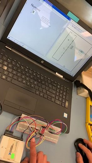 Práctica de contador con Display en LabView.