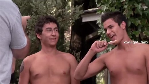 Twilight Behind the scenes, Wolf pack lol 💙🐺✨ #twilight #behindthescenes #wolfpack #chicken #lyall