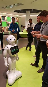 Calling for Berlin mit Deloitte Vom 21.-23. Juni fand in Berlin unser Recruiting-Event für Technology Strategy & Architecture statt. 12 Studenten hatten hier die Möglichkeit an einer realen Case Study ihr Können unter Beweis zu stellen und zu lernen, was es bedeutet, Digital- und IT-Strategien nicht nur zu entwickeln, sondern auch erfolgreich umzusetzen. Neben der anspruchsvollen Arbeit an der Case Study durfte der Spaß natürlich nicht fehlen! Bei einem gemeinsamen Kochworkshop, einem Inhouse-Es