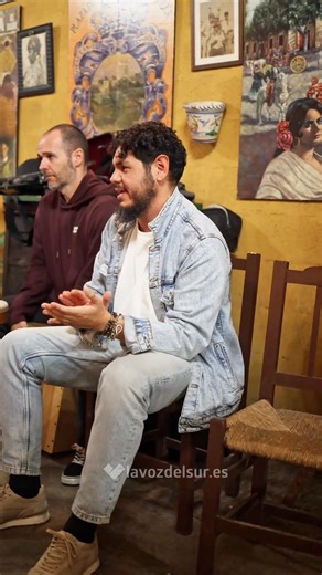 🎼 Nos hemos colado en un ensayo del espectáculo 'Jerez, flamenca Navidad' para conocer cómo se preparan para sus primeras actuaciones. Entre ensayos y convivencia, la formación musical que dirige Daniel Muñoz Peña perfila un repertorio que homenajea esta Navidad a Antonio Gallardo Molina, en el centenario de su nacimiento | lavozdelsur.es