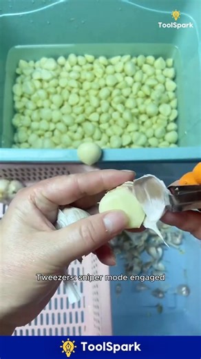 Oddly Satisfying Garlic Peeling — Precision Level 100/100 🧄📈 #garlic #garlicpeeling #satisfying