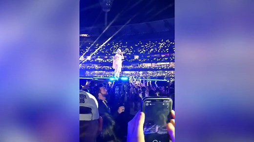 Pregnant Katy Perry tells stunned crowd which gender she'd prefer