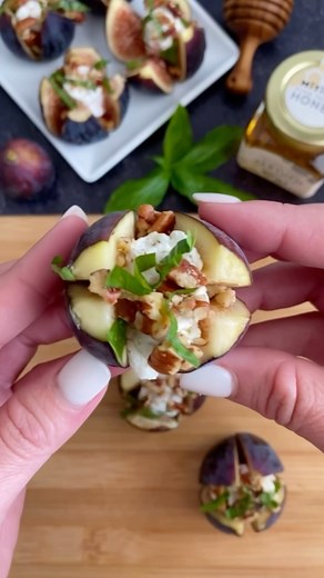 Alex Kamper | Kamper’s Kitchen on Instagram: "Figs are BACK BABY. You know the drill 🚨 Goat cheese stufffed figs 🔥 ⁣⁣ ⁣⁣ Recipe👇🏼⁣⁣ ⁣⁣ 1. Wash and dry your figs. Cut the stems off and slice an X-shape into each fig. Be careful not to slice all the way through, about 2/3 down, leaving the base connected. ⁣⁣ ⁣⁣ 2. Place a log of softened goat cheese into a sandwich bag (I used herb chèvre). With your hands on the outside of the bag, push the log down into one of the corners and cut off the tip