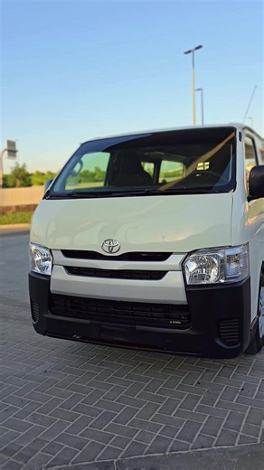 Toyota Hiace G.L Standard 2007 GCC 13-Seater — Dubai Ras Al Khor