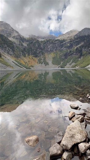 Rainy Lake Mirror Reflections 🌲 #nature #pnw #hiking #shorts #views #travel #beautiful #trending