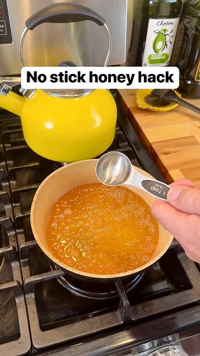 I use a dash of olive oil so sticky ingredients slid right off #honey #bakingtips #oliveoil #holidaybaking | Liz & Jeff