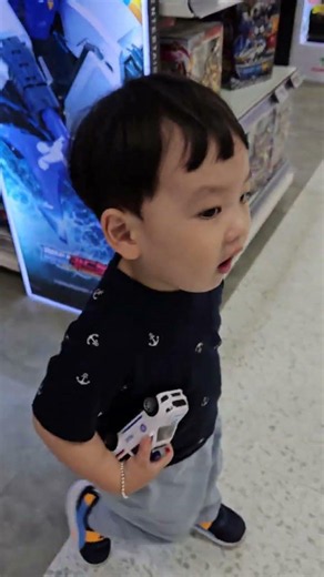 건우가 장난감 왕국에 왔어요 우와~ #귀여운아기 #baby #늦둥이 #cute #29개월아기 #토이저러스