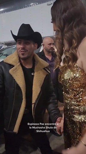 Espinoza Paz encontró a la Mushasha Shula de Shihuahua 🙊 @espinozapaz #espinozapaz #mushashashula #muchachachuladechihuahua #chihuahua #premiosdelaradio #cantante #regionalmexicano #espinozapaz #fyp #viral #parati