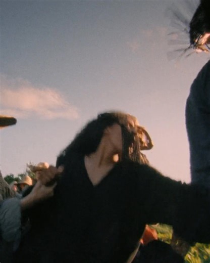 LA COSECHA es una experiencia cinematográfica profundamente inmersiva y con texturas bellísimas, de la directora Athina Rachel Tsangari. Disponible ahora, exclusivamente en MUBI. | MUBI