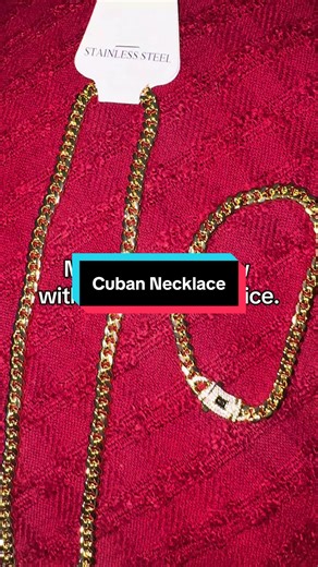 This Miami Cuban set instantly elevates any look. Heavy feel, clean shine, and that luxe clasp detail that makes it stand out. Perfect for everyday outfits or dressing up your basics. Tap the link at the end of the video — if you want to grab it, it’s in the shopping cart below. #giftideasforher #LuxuryStyle #EverydayJewelry #cubannecklace #stainlesssteeljewelry