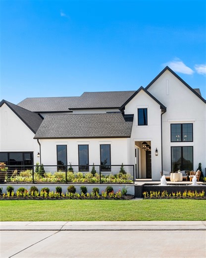 The Caitlin makes an immediate impression, featuring an appealing front courtyard and soaring interior spaces. Take a 3D virtual tour: https://bit.ly/4cNvxPX Pomona is the ideal blend of small-town charm and big-city living. Start the search for your dream home today. Location: Toll Brothers at Pomona in Manvel, TX | Toll Brothers