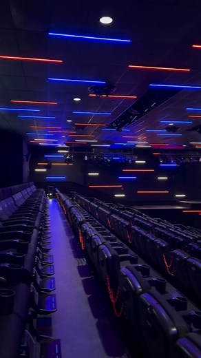740K views · 10K reactions | The world’s largest 4DX movie theater – Regal in Times Square #thingstodoinnyc #regaltimessquare #4dxmovie #midtownnyc #newyorkblogger #discovernyc #nycityworld #regalcinemas #funinnyc #datenightnyc #thingstodoinnyc #explorenyc #exploremanhattan #familyactivities #dateideas #nycdatenight #newyorktravel #newyorkcity #nyc #familyfriendly | Picture Perfect Luis | Facebook