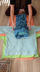 Say hello to our new favorite travel hack!! 🧳😎✈️ Fold, roll, and layer like a pro, and voila! You've got a carry-on filled to the brim with clothes that magically fit together like a puzzle piece! Time to conquer the world, one perfectly packed suitcase at a time! 🌍🙌 | Upstyle with Hometalk