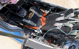 岐阜基地F-2体验，近距离座舱展现