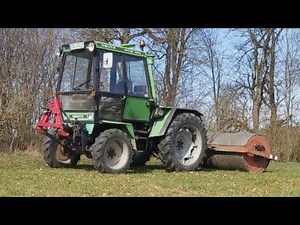 Mit dem Deutz Intrac 2004 am Wiesen Walzen