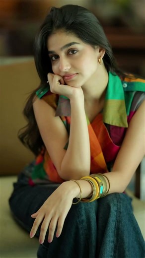 Cute looks with classy vibes 🌸✨Anaswara Rajan smile chusthe mood automatic set 😍Pure natural charm