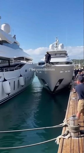 Two Yachts Collide During Docking #yachtcollision #dockfail #maritime