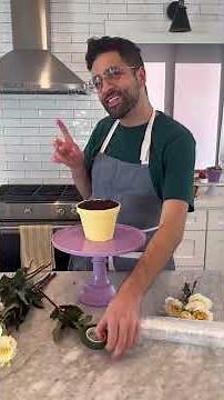 How to add flowers to cake! Make your own Flower Pot cake 🔗 in bio. #cake #cakedecorating #flowers