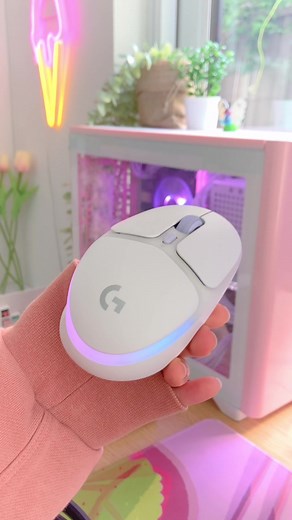 I found the perfect mouse for us small hand girlies 💕 link in bio! #logitech #g705 #gamingmouse
