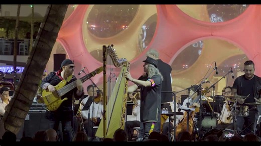 The harp isn’t just an instrument, it’s a portal. In a world obsessed with volume, the orchestra reminds us that power comes from listening. This is tradition re-imagined. Timeless, alive, contemporary. The future still sounds orchestral ✨🎶 #victorespinola #theharpguy #harpist #orchestra #inner