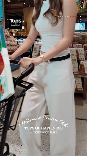 Come explore the most magical festive vibe at TOPS FOOD HALL! From sparkling decorations and the vibrant hampers zone to all the sweet holiday treats — everything feels extra magical! ✨🎄💫🎁 We spotted so many delightful Christmas gifts and enjoyed the cheerful DELI BAR holiday menu! 🥂 The perfect place to grab your festive must-haves and soak in the holiday spirit! 🎉✨ 📍 At TOPS FOOD HALL Check branches here >> https://tops.sh/s/YjW0sp 📱 TOPS ONLINE Click >> https://tops.sh/s/ZwiEqC 🛒 Pers