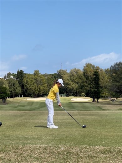 黒田カントリークラブ on Instagram: "⛳️ マイナビ チャレンジマッチ THE Heroines!!2026 JLPGA2026開幕戦の舞台！琉球ゴルフ倶楽部にて今年も開催☆ 本日は予選会です！（明日本戦） わたし黒カンは表彰式.インタビュー.トークショーMC☆ 予選会に地元中心のアマチュア含め40名が参加☆ 明日の本戦には、 レギュラーツアー、ステップアップツアー、マイネクランク上位10名！ そこに予選を通過した10名合わせた40選手によるワンデイ競技！ 昨年ステップランキング1位の大久保柚季 プロ2位の皆吉愛寿香 プロ レギュラーツアーヨネックスレディス優勝の高野愛姫 プロ ベテラン一ノ瀬優希 プロも参加の実力者ばかり！ （練ラン組み皆さんのショット動画です） 大久保柚季プロ 加藤麗奈プロ 一ノ瀬優希プロ 大須賀望プロ 平岡瑠依プロ 小林光希プロ 石田可南子プロ 岡山絵里プロ 髙野愛姫プロ 浜崎未来プロ 尾関彩美悠プロ 山内日菜子プロ 高野あかりプロ 予選会終了後には、 学生アマチュア皆さんにネクヒロ出身でJLPGAツアーで優勝を重ねる、 平塚新夢プロ 水木春花プロ