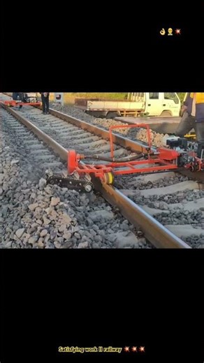 Spreading gravel railway with this machine !