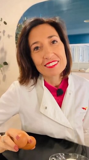 52K views · 1.2K reactions | Ami le uova? Mangiane uno al giorno! Guarda il video e scopri i vantaggi per la salute讀 #chiaramanzi #nutrizionista #cucinaevolution #antiaging #italianfood #nutrizione #alimentazionesana #uova | Cucina Evolution | Facebook