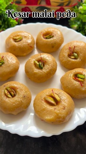 Gujju_rasoigirl on Instagram: "Kesar malai penda recipe… #reels#sweet#mithai#instagram#cooking"