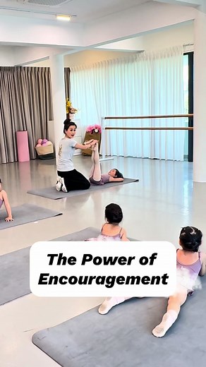 Encouraging Friends at Ballet Class: A Heartwarming POV