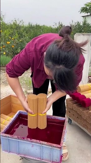 Dyeing process of bundled thin incense sticks
