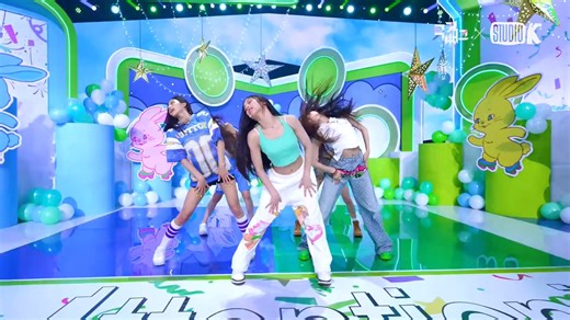 Y’all will run the worst hate train against women and then clutch your pearls when their fandoms turns toxic (ie. taylor swift, aespa, nj)