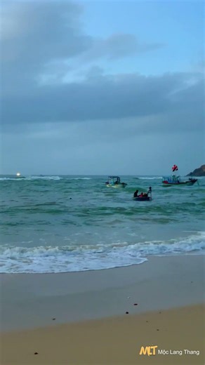 What's Happening in This Fishing Village This Morning? || Moc Lang Thang