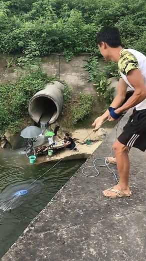 6.1M views · 10K reactions | Catching Fish Using Cast Net Fishing / Net Catch Fishing #Reels #fishing #skill #castnetfishing | Daily Discovery | Facebook
