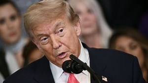 Terres rares : Donald Trump annonce que les États-Unis ont validé l’accord avec la Chine - RTBF Actus